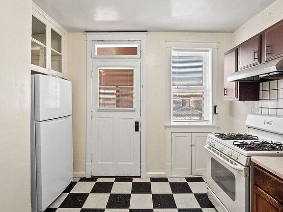 3rd image of 4115 Virginia Ave #A