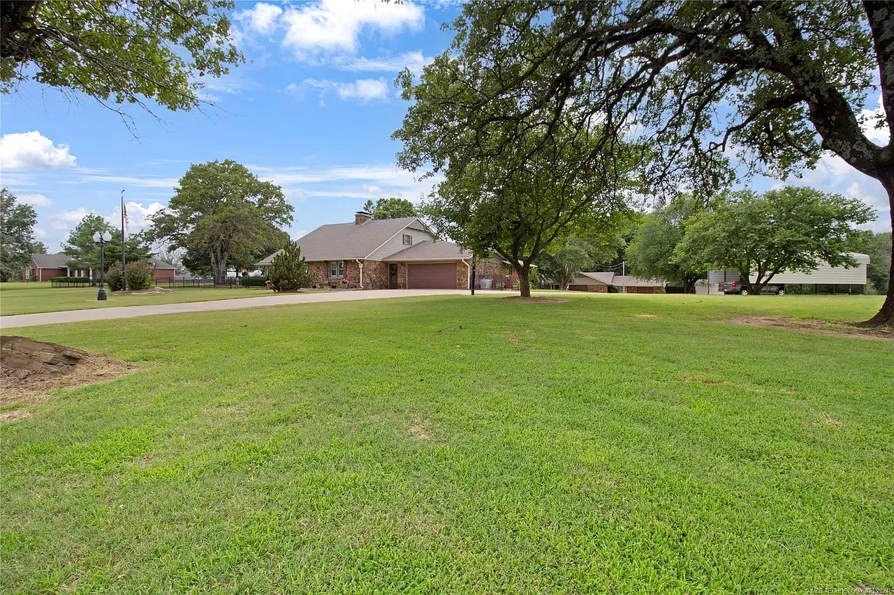 3 bed, 3554 sqft, $2,800 — Photo 4