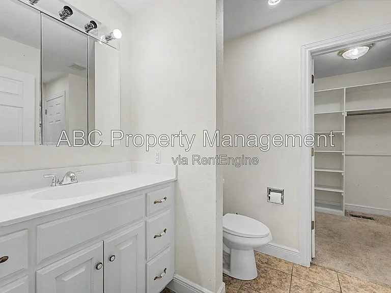 1525 W Deane St — Photo 20