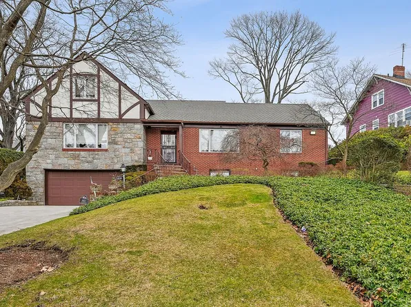 8601 Santiago St, Hollis, NY 11423