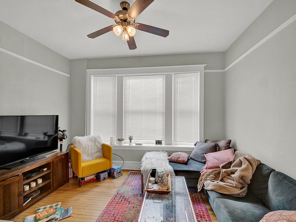 1st image of 2842 N Sheffield Ave APT 1R