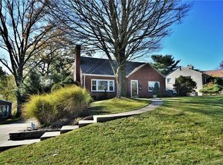 683 Rolling Green Dr, Bethel Park, PA 15102