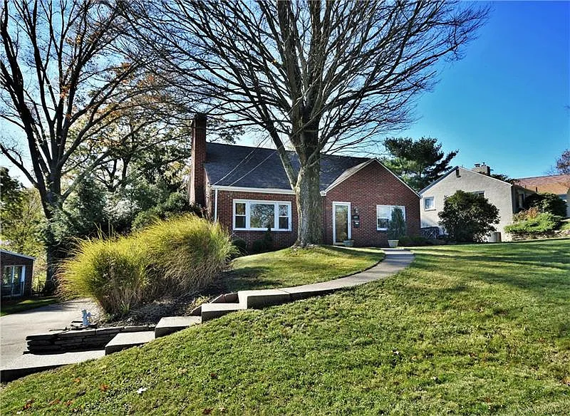 683 Rolling Green Dr photo 1