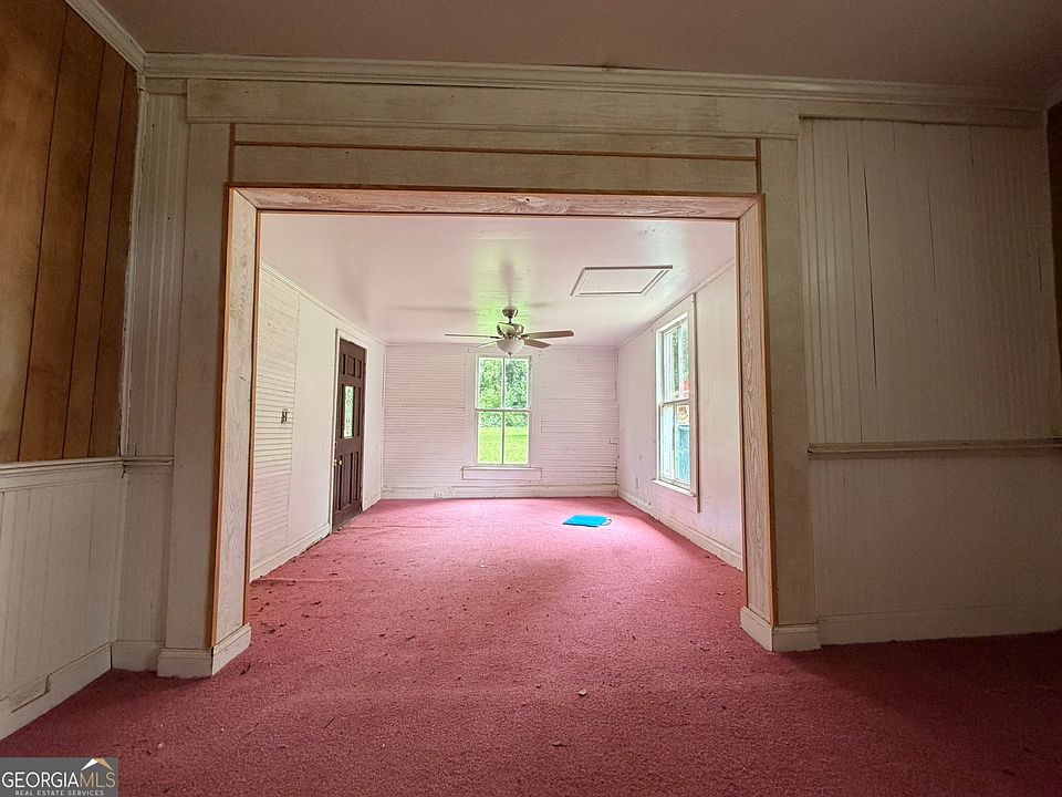 10th image of 215 Frobel St