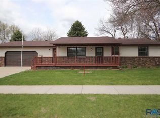606 E Poplar Dr, Canton, SD 57013