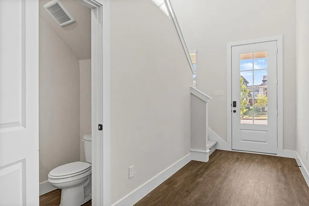 4 bed, 2.5 bath, 2375 sqft, $2,400 — Photo 4
