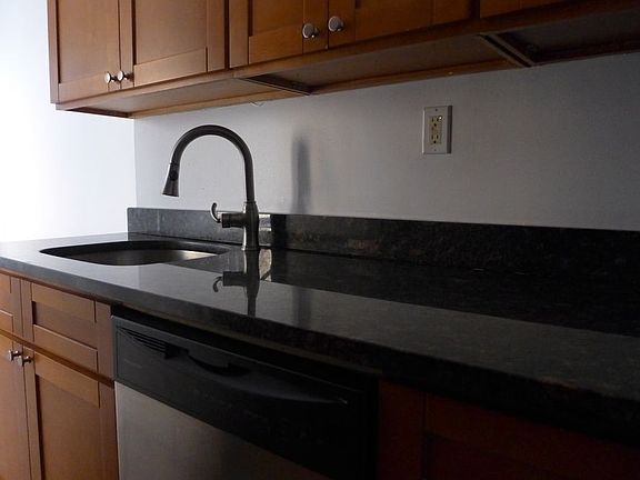 4th image of 4791 Broadway APT 3L