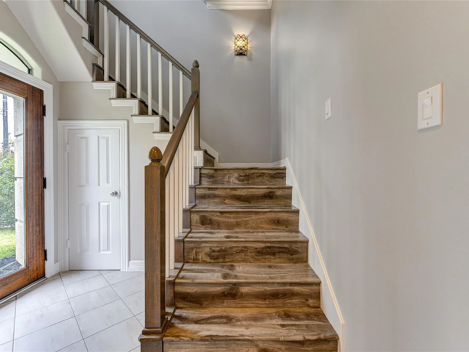 3 bed, 3.5 bath, 2216 sqft, $3,800 — Photo 3