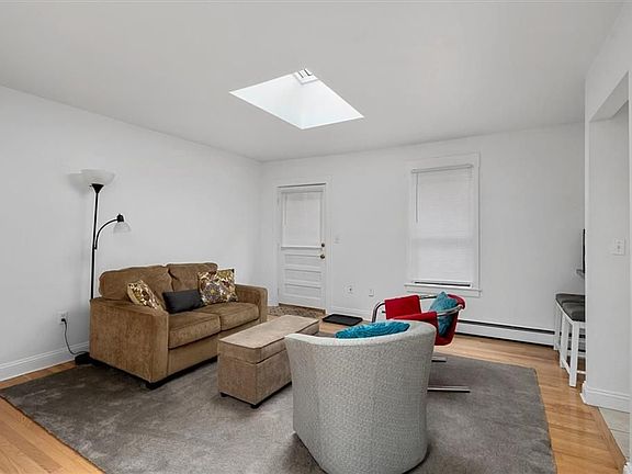 5th image of 215 Green St APT 5