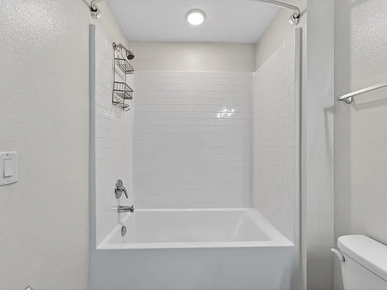 3842 Hampstead Ln — Photo 48