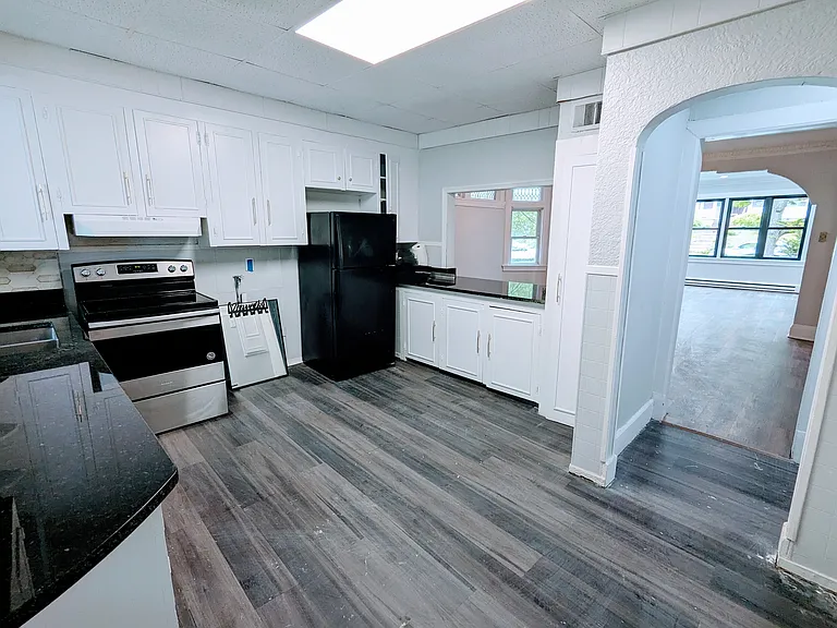 601 Clay Ave #1 — Photo 3
