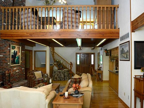 3rd image of 8315 Bridle Dale Cir