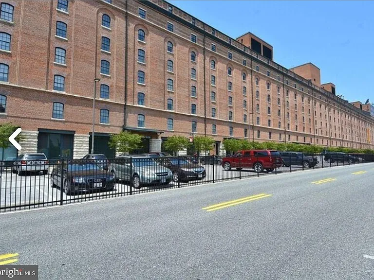 111 E Cross St — Photo 33
