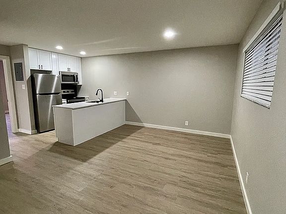2nd image of 600 1/2 E 53rd St #135