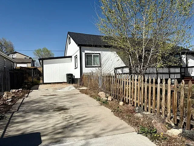3275 W Hawthorne Pl — Photo 2