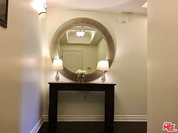 3rd image of 13200 Moorpark St APT 202
