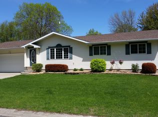 404 4th St NE, Hayfield, MN 55940