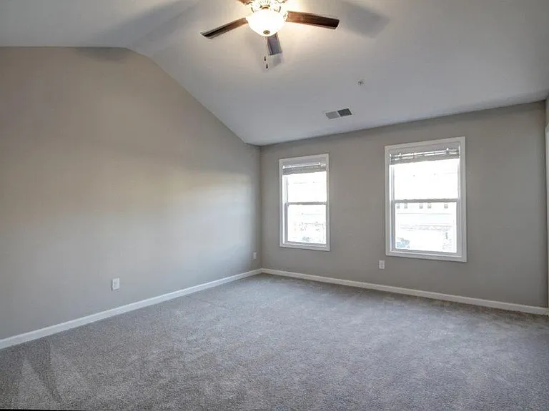 521 Coral St — Photo 18