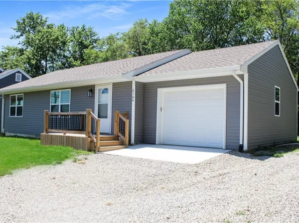 2104 N Lipper Ave, Higginsville, MO 64037
