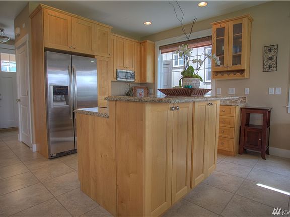 4th image of 9372 Entiat Ln NW