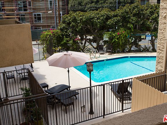 5th image of 622 S Barrington Ave APT 205