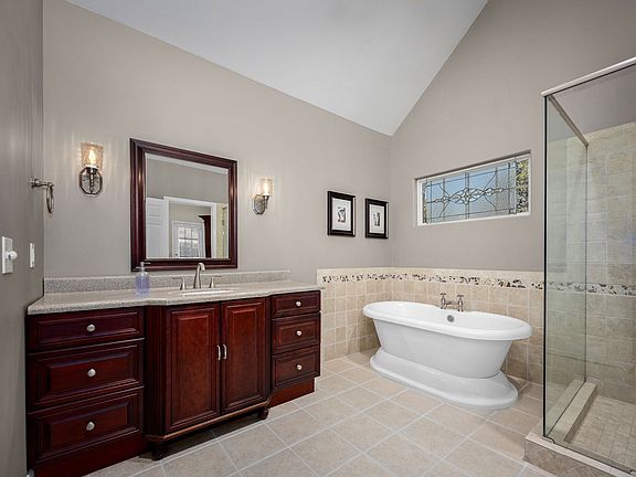 4th image of 7024 Red Apple Rd