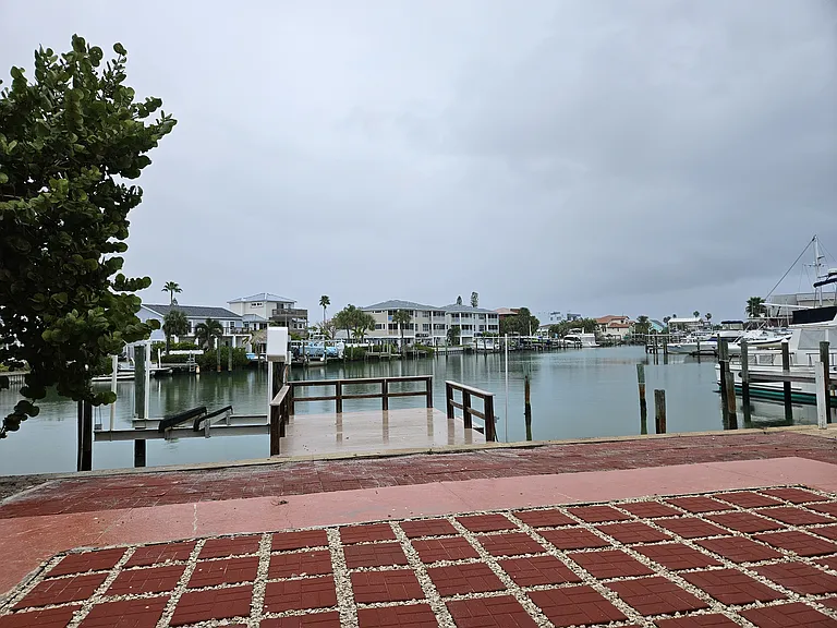 13733 Gulf Blvd #8 — Photo 9