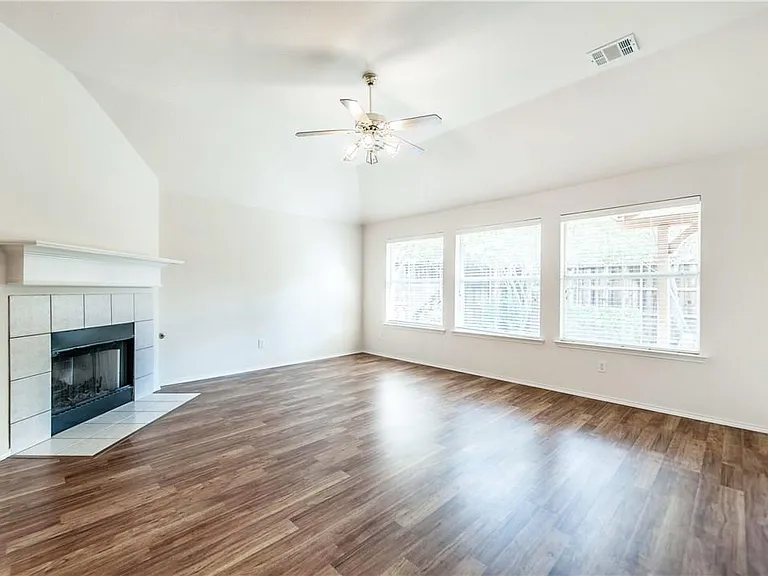 2424 Brycewood Ln — Photo 10