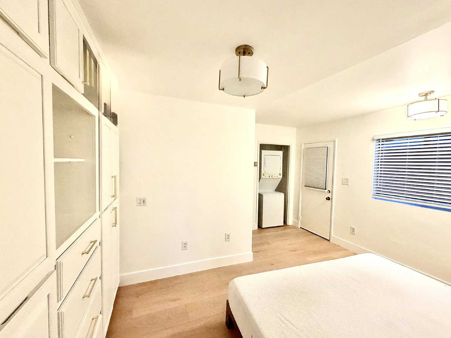 2 bed, 2.0 bath, 850 sqft, $5,995 — Photo 4