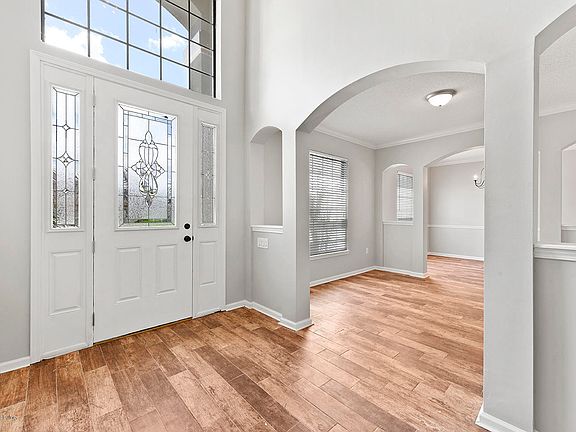 3rd image of 600 Chestwood Chase Dr