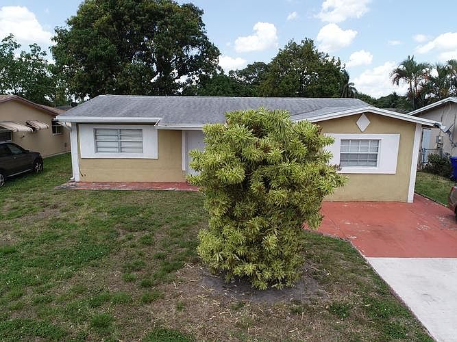1st image of 861 SW 64th Ter