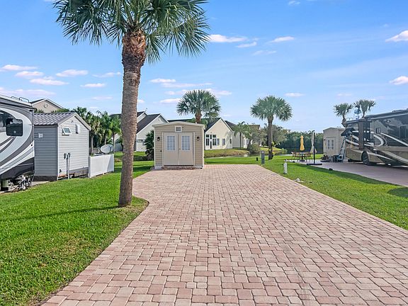 2nd image of 33 Sunset Dr