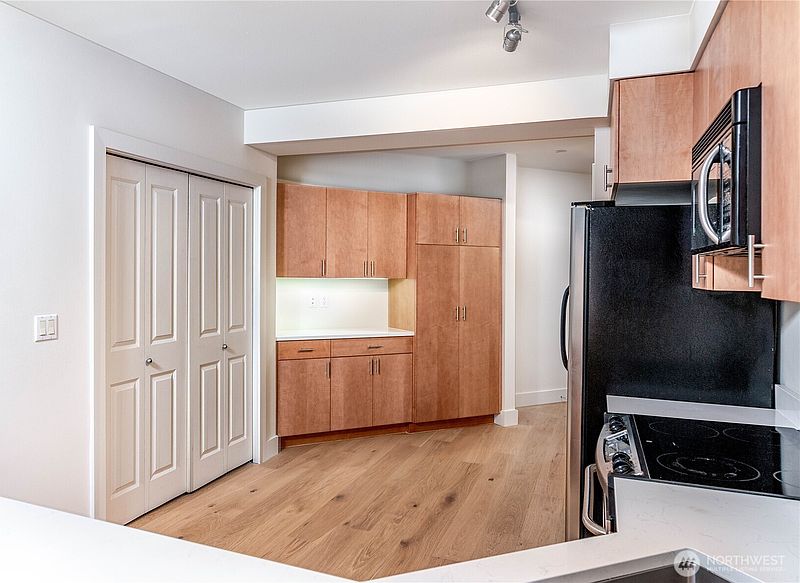 4th image of 159 Denny Way #208