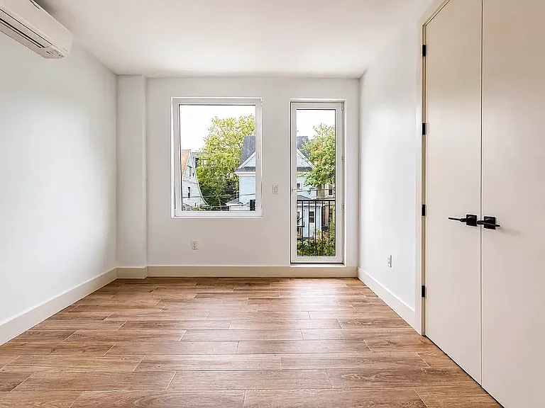 452 E 26th St #3B — Photo 3