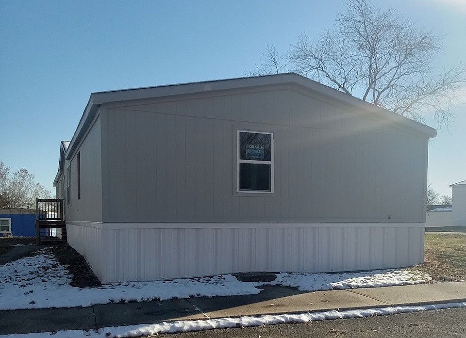 1st image of 823 S 75th St