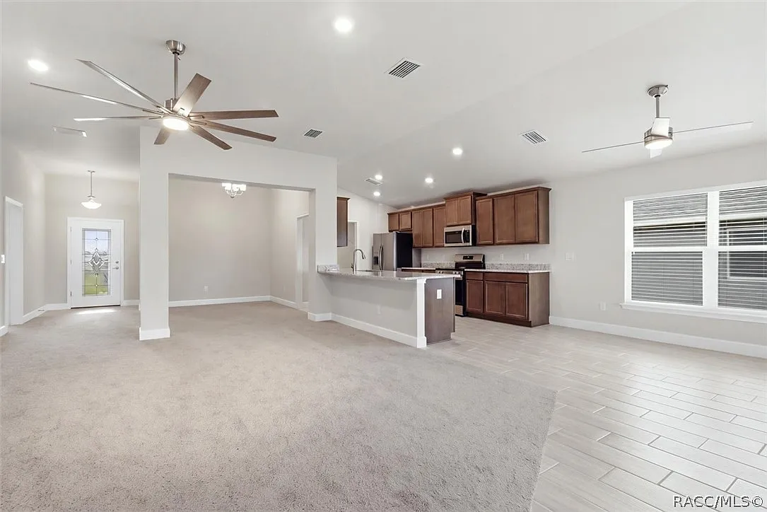 3 bed, 1628 sqft, $2,400 — Photo 3