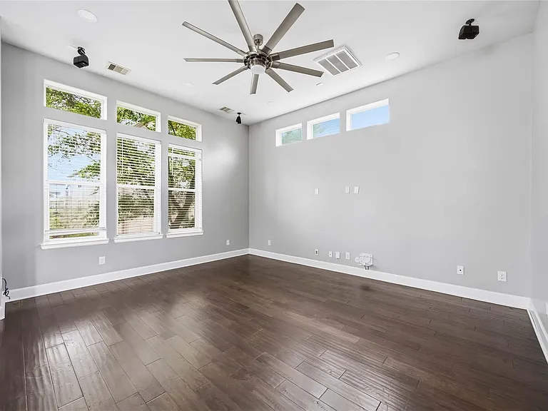 708 Schwartz St — Photo 18