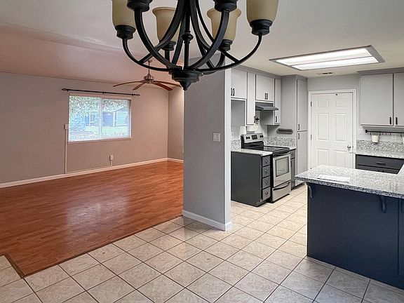 3rd image of 4509 Justine Ave