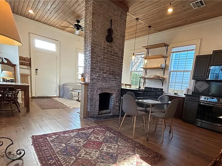 7713 Zimpel St — Photo 5