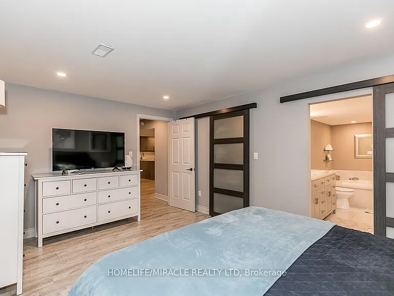 60 Edwards Dr #BASEMENT — Photo 9