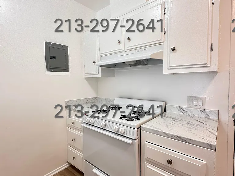 1154 N Gower St #20 — Photo 3