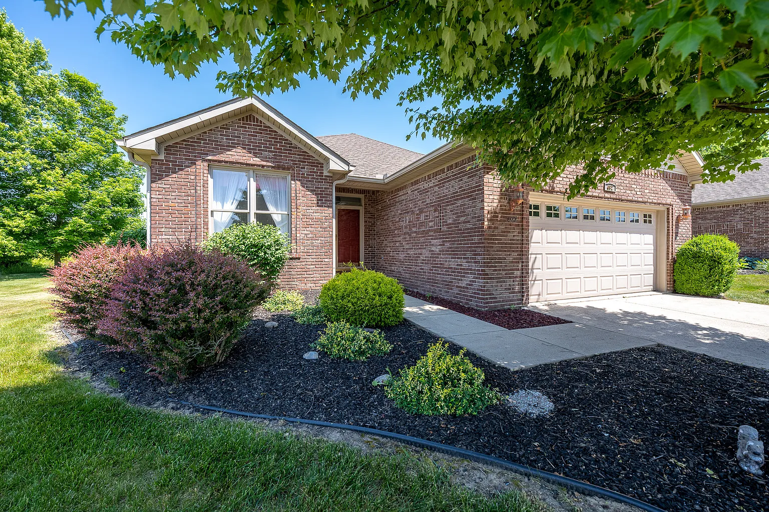 492 Glenview Dr photo 1