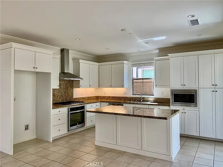 112 Breakwater — Photo 4