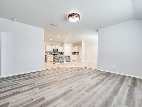 5th image of 256 Olympia Marble Dr