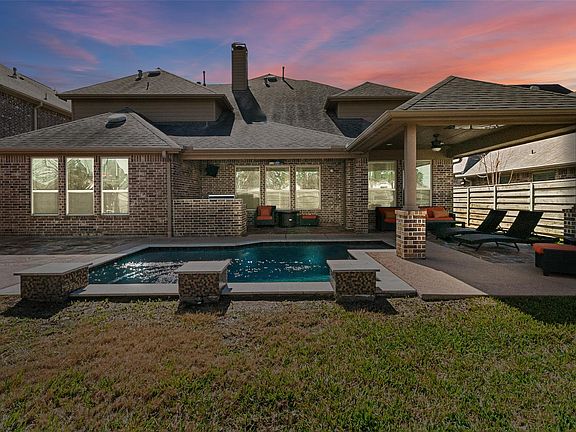 2nd image of 2735 Maple Oak Ln
