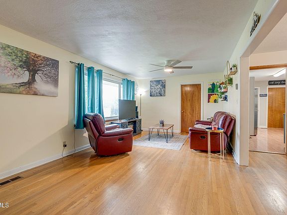 5th image of 1704 Acorn Ct