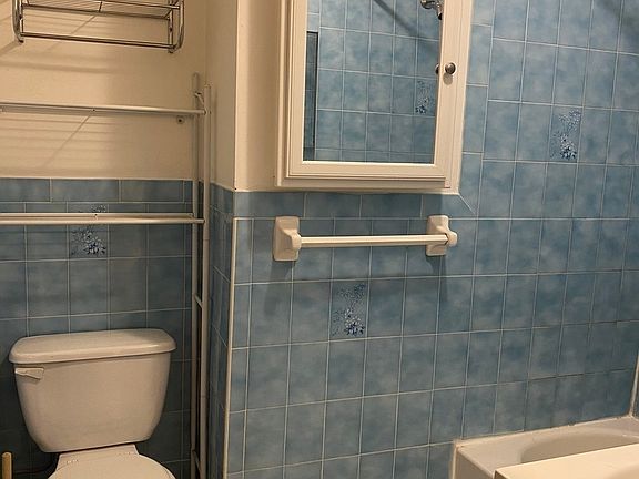 5th image of 423 E 73rd St #4C
