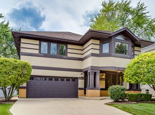 156 N Geneva Ave, Elmhurst, IL 60126