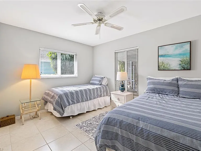 690 Amber Dr — Photo 17