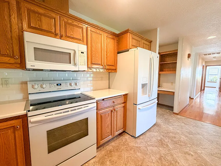 364 SE Davis Ct — Photo 11